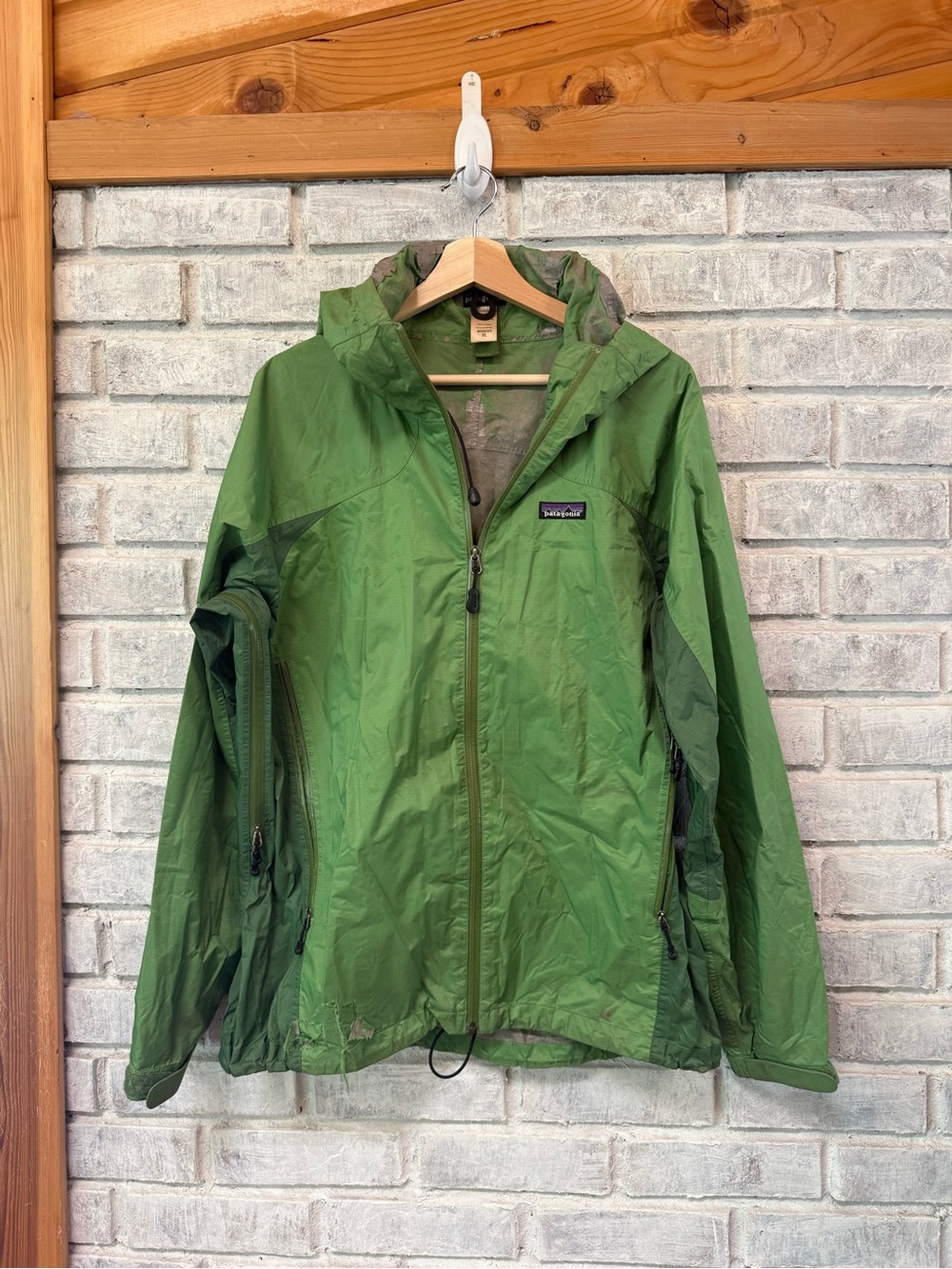 Patagonia Green Hooded Lightweight Rain Jacket